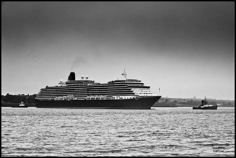 Queen Victoria turning in the Mersey