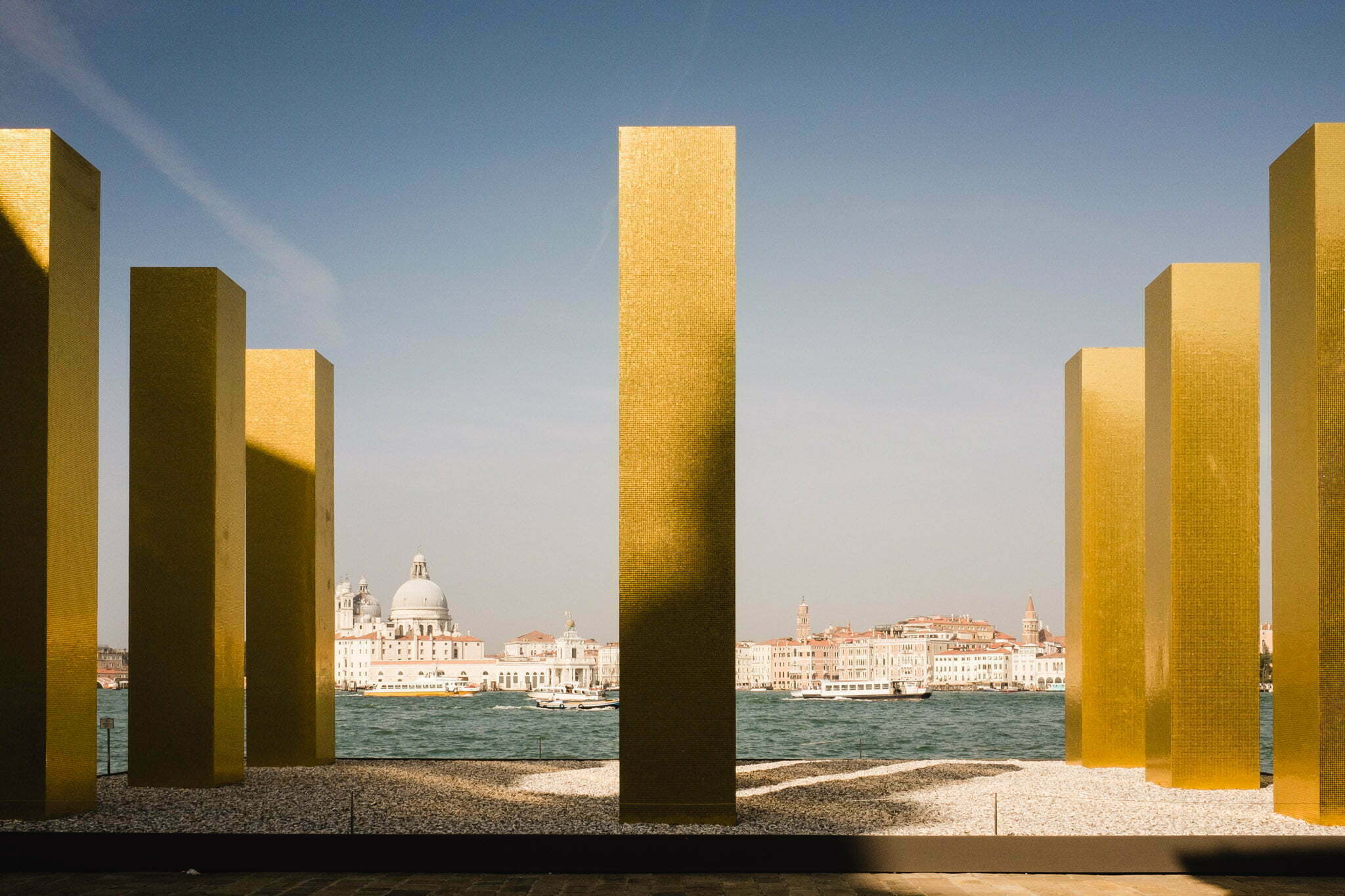 venice-architecture-biennale-2014-golden-columns-7780