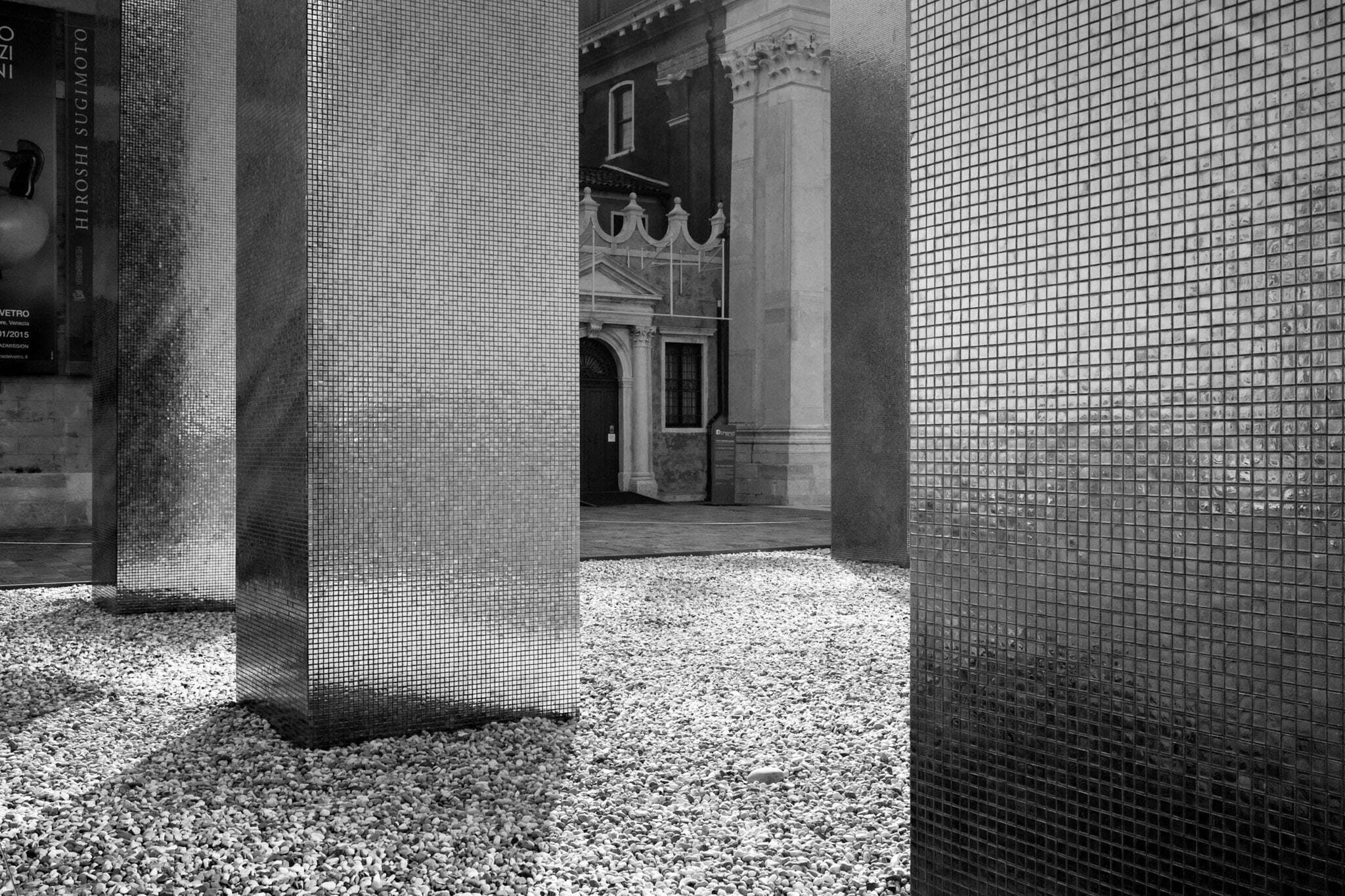 venice-architecture-biennale-2014-golden-columns-7797